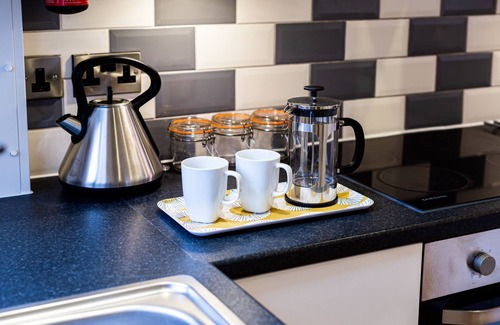 Shrewsbury House | 2 Bedroom House with Parking. Close to River walks