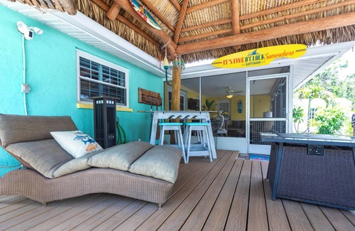 South Venice House | 2-bedroom house with a beautiful Tiki Hut Hot Tub in the Shark Tooth Capital USA