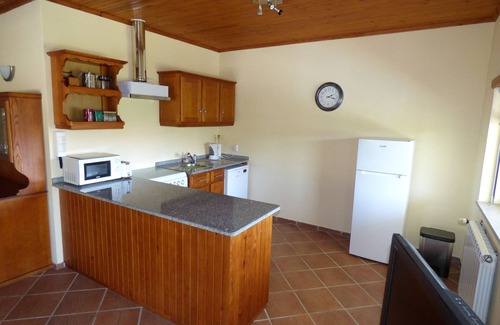 Mouronho House | 2 bedroom house with beautiful views, parking, garden and pool.