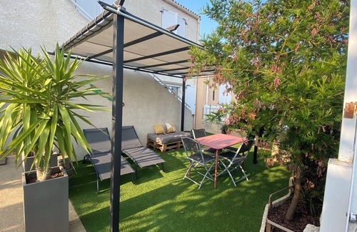 Pomerols House | 2-bedroom house with garden