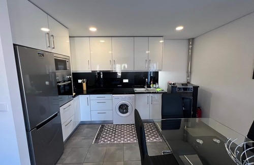 Santa Maria da Feira House | 2 bedroom house with modern furniture1 suite with toillet, terrace/25 km Porto