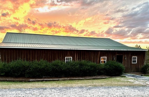 Patrick House | 2 bedroom huntbox located on 220 acre farm close to H Cooper Black.