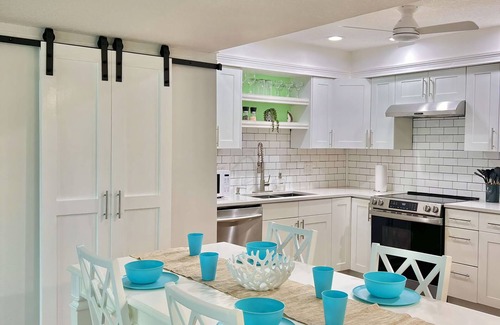 Interchange Square House | 2-bedroom in Melbourne Beach with walking access to beach. Perfect location
