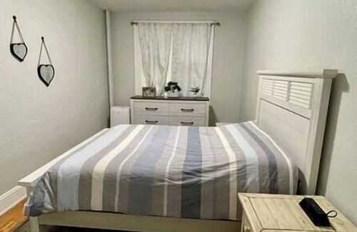 Albany House | 2 Bedroom in quiet neighborhood