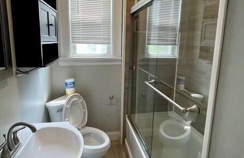 Albany House | 2 Bedroom in quiet neighborhood