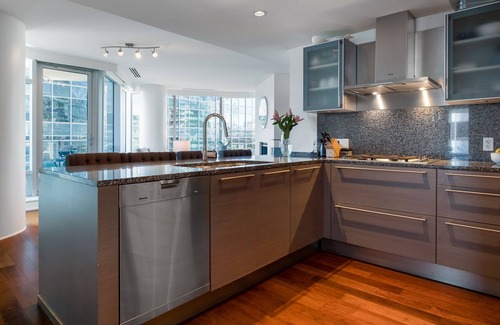 Coal Harbour Apartment | 2 bedroom in the Shangri-la hotel