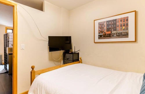Chinatown Apartment | 2 Bedroom King Bed Apartment