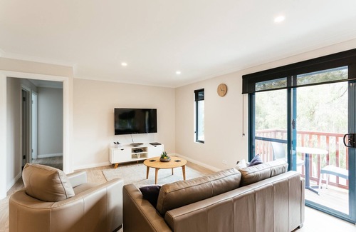 Middleton Beach Apartment | 2 Bedroom King Bed spa fully self contained