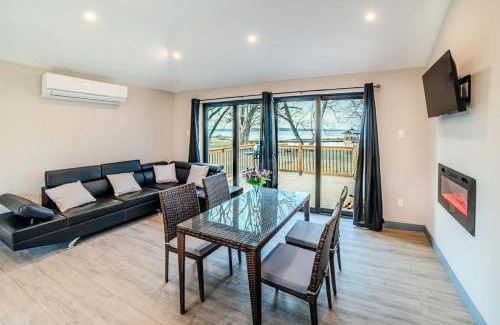 Harwood House | 2-bedroom Lake Front Cottage in Harwood ON #3