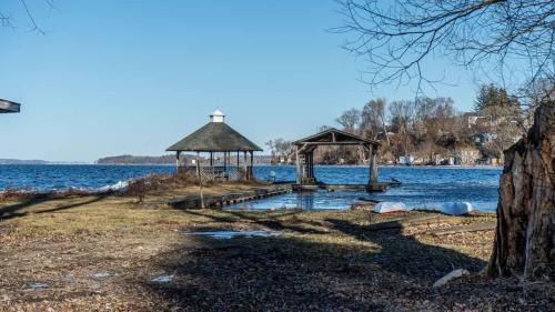 Harwood House | 2-bedroom Lake Front Cottage in Harwood ON #3