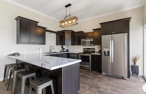 Ridgedale House | 2 Bedroom Lake View Villa - Unit 403