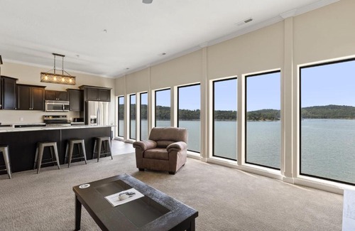 Ridgedale House | 2 Bedroom Lake View Villa - Unit 403