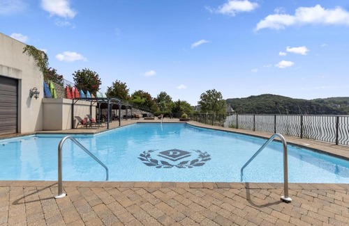 Ridgedale House | 2 Bedroom Lake View Villa - Unit 403