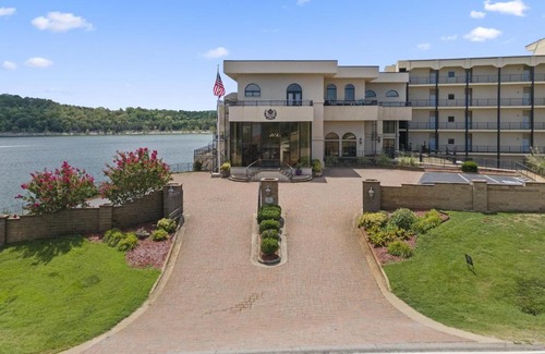 Ridgedale House | 2 Bedroom Lake View Villa - Unit 403