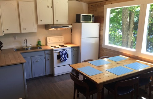 Hastings Highlands Cottage | 2 Bedroom Lakefront Cabin on Baptiste Lake