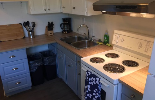 Hastings Highlands Cottage | 2 Bedroom Lakefront Cabin on Baptiste Lake