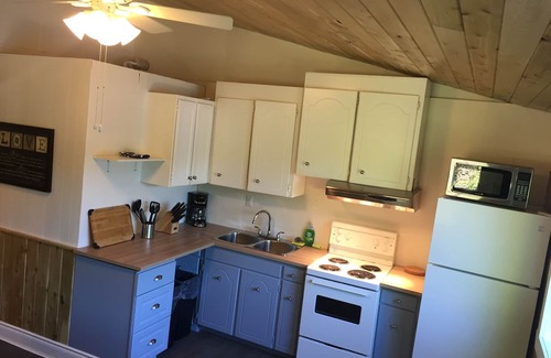 Hastings Highlands Cottage | 2 Bedroom Lakefront Cabin on Baptiste Lake