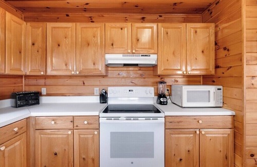 Byrdstown Cabin | 2 Bedroom lakeside to Dale Hollow Lake!