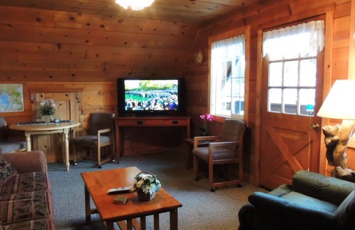 Chester Cabin | 2 Bedroom, Living room, Suite Chester/Lake Almanor Sleeps 4, Read Description.