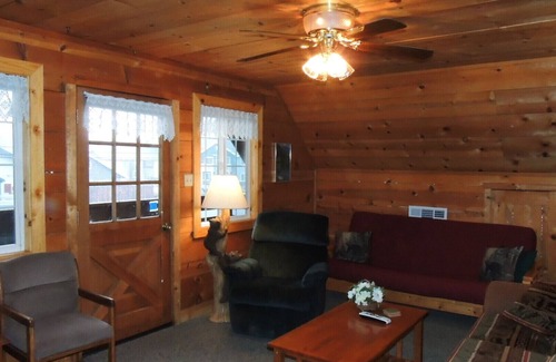 Chester Cabin | 2 Bedroom, Living room, Suite Chester/Lake Almanor Sleeps 4, Read Description.