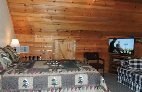 Chester Cabin | 2 Bedroom, Living room, Suite Chester/Lake Almanor Sleeps 4, Read Description.