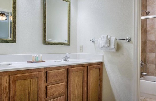 Williamsburg Hotel | 2 Bedroom Lockoff Suite in Beautiful Williamsburg VA.