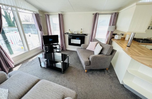 Ryde Cabin | 2 Bedroom Lodge TH35, Nodes Point, St Helens, Isle of Wight