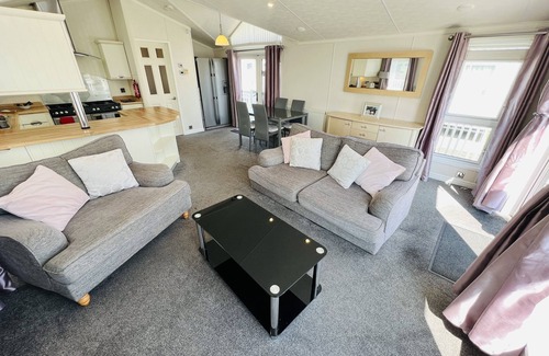 Ryde Cabin | 2 Bedroom Lodge TH35, Nodes Point, St Helens, Isle of Wight