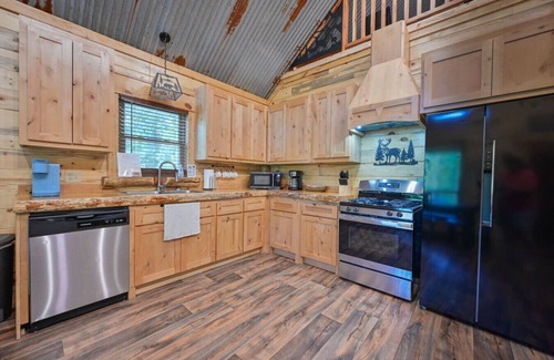 Board Camp Cabin | 2 bedroom +loft, 3 miles to WPG, ATV Rentals Avail