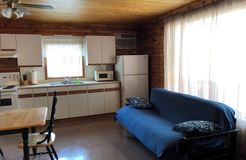 Harwood Cottage | 2 Bedroom loft #7, fireplace, a lake view outdoor sauna