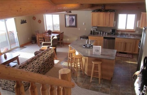 Hill City Cabin | 2 Bedroom Log Cabin Located in Heart of Black Hills