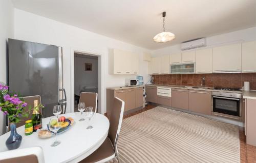 Potocnica Apartment | 2 Bedroom Lovely Apartment In Potocnica