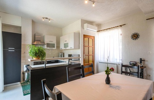 Filipana House | 2 bedroom lovely home in Marcana
