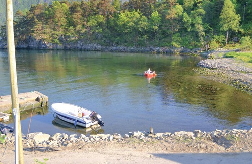Suldal House | 2 bedroom lovely home in Vanvik