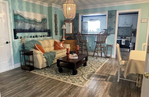 Cardigan Apartment | 2 +Bedroom Lower Deck Apt sleeps 6 close to Brudenell/Dundarave Golf