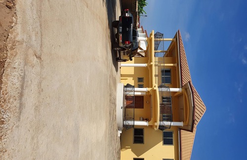 North Legon Apartment | 2 Bedroom luxury apartment, 3 separate bathrooms and 3 toilets.