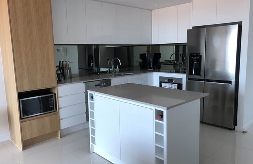 Mermaid Waters Apartment | 2 Bedroom Luxury Only 400m From The Beach