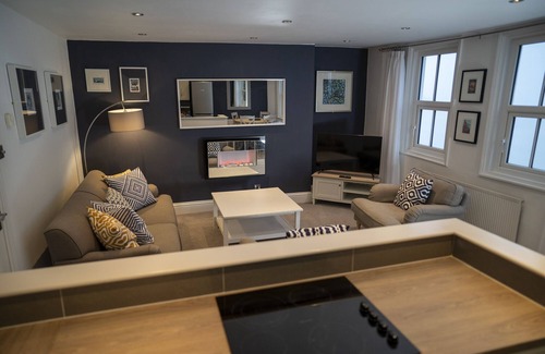 Scarborough Apartment | 2 Bedroom Luxury 'Beach Life' Apartment. Sea View
