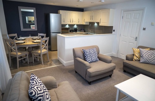 Scarborough Apartment | 2 Bedroom Luxury 'Beach Life' Apartment. Sea View