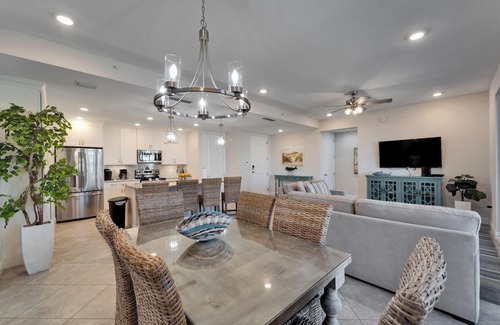 Whitney Beach Condo | 2 Bedroom Luxury Condo, Pool, 5 mins to Beach