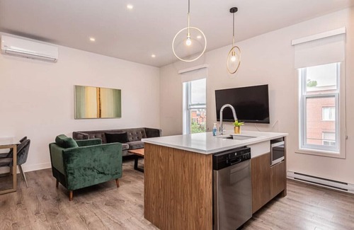 Mile End Apartment | 2 Bedroom Luxury in the Mile End by Denstays