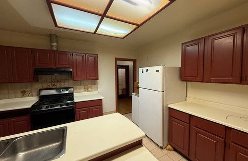 West Point Grey House | 2 Bedroom Main Floor Near Kitsilano Beach, Downtown and UBC