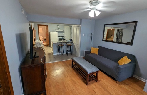 Near West Side Apartment | 2 Bedroom Medical District