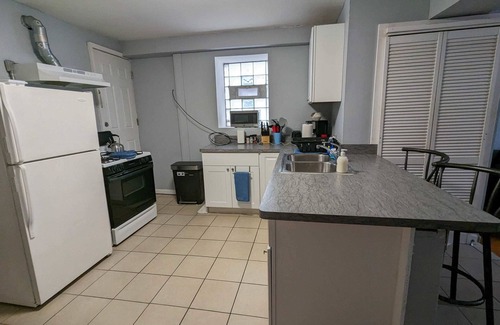 Near West Side Apartment | 2 Bedroom Medical District