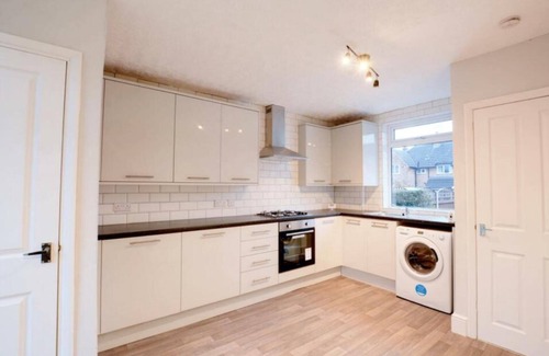 Trowell House | 2 Bedroom Minimalist Home From Home With Parking