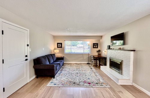 Central Lonsdale House | 2 bedroom modern guest suite with AC!