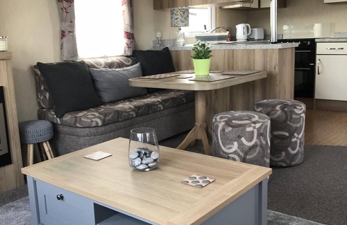 Cupar House | 2 bedroom modern caravan in Ladybank, 20 minutes to St Andrews
