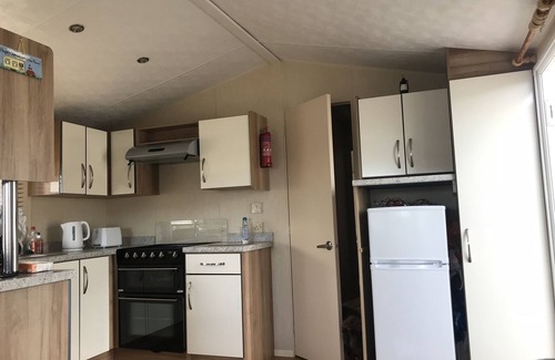 Cupar House | 2 bedroom modern caravan in Ladybank, 20 minutes to St Andrews