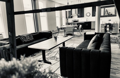 Medina Apartment | 2 Bedroom Modern Loft in Heart of Downtown Medina with Elevator