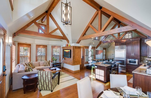 Historic District House | 2 Bedroom - Mountain Contemporary - Great Location Walking Distance to Downtown